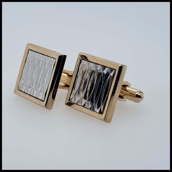 Fancy etched, yellow and gold silver tone cufflinks - Picture 4 of 4